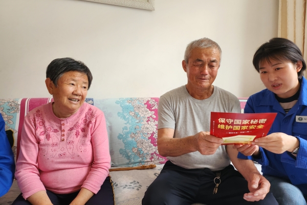 內(nèi)蒙古電力公司烏海千里山供電公司黨支部、工會、團(tuán)支部（青工委）開展“蒙電愛心光明行”保密宣傳活動