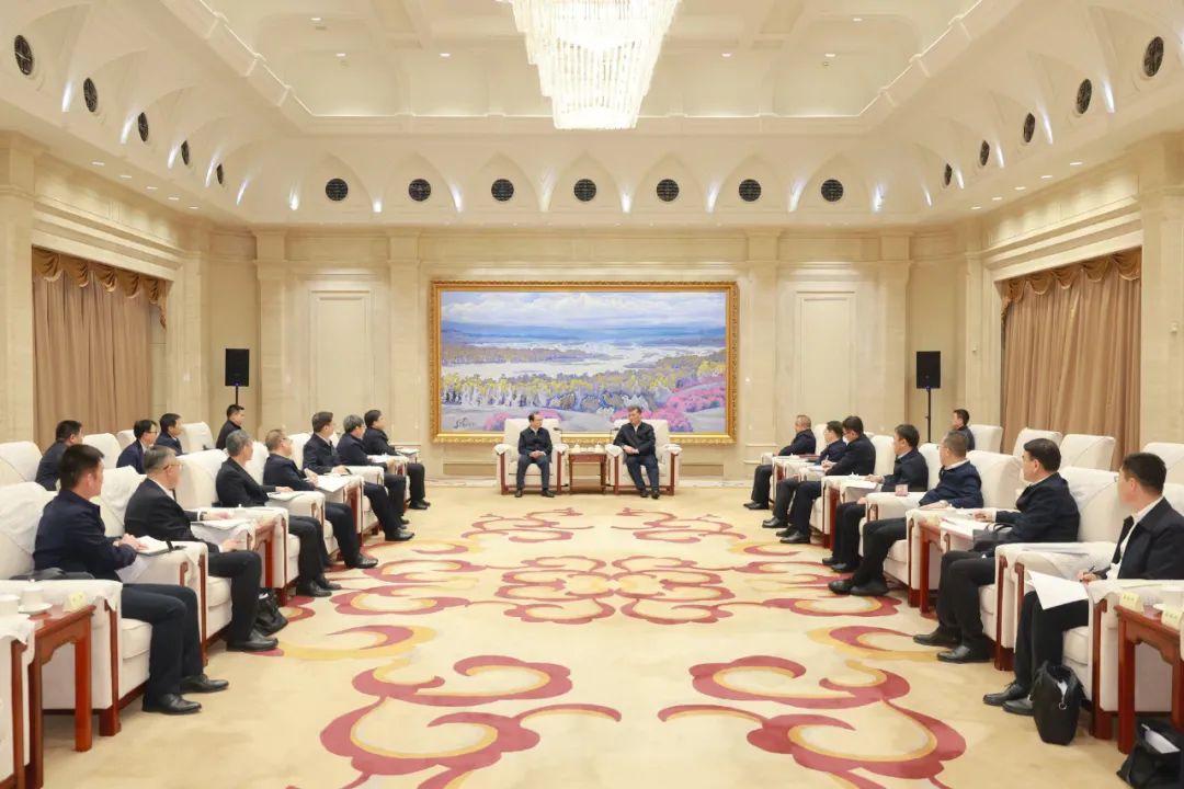 華電集團(tuán)黨組書記、董事長江毅與新疆維吾爾自治區(qū)主要領(lǐng)導(dǎo)舉行會(huì)談