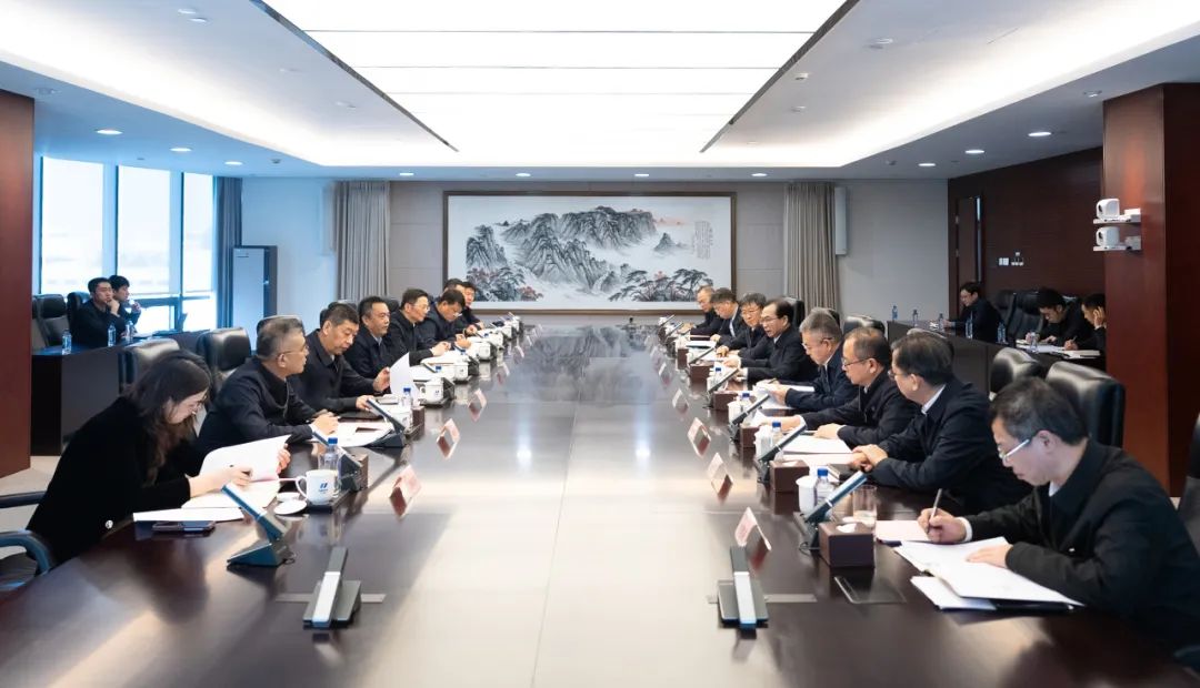 華電集團董事長江毅、總經理葉向東與哈電集團董事長曹志安、總經理黃偉舉行會談