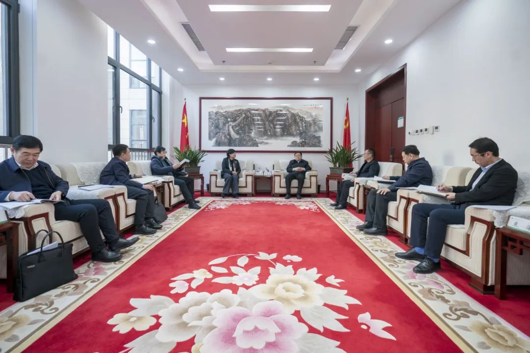 內(nèi)蒙古電力集團(tuán)與包頭市政府、中國(guó)二冶集團(tuán)、中國(guó)能建華北院和陜西院交流座談