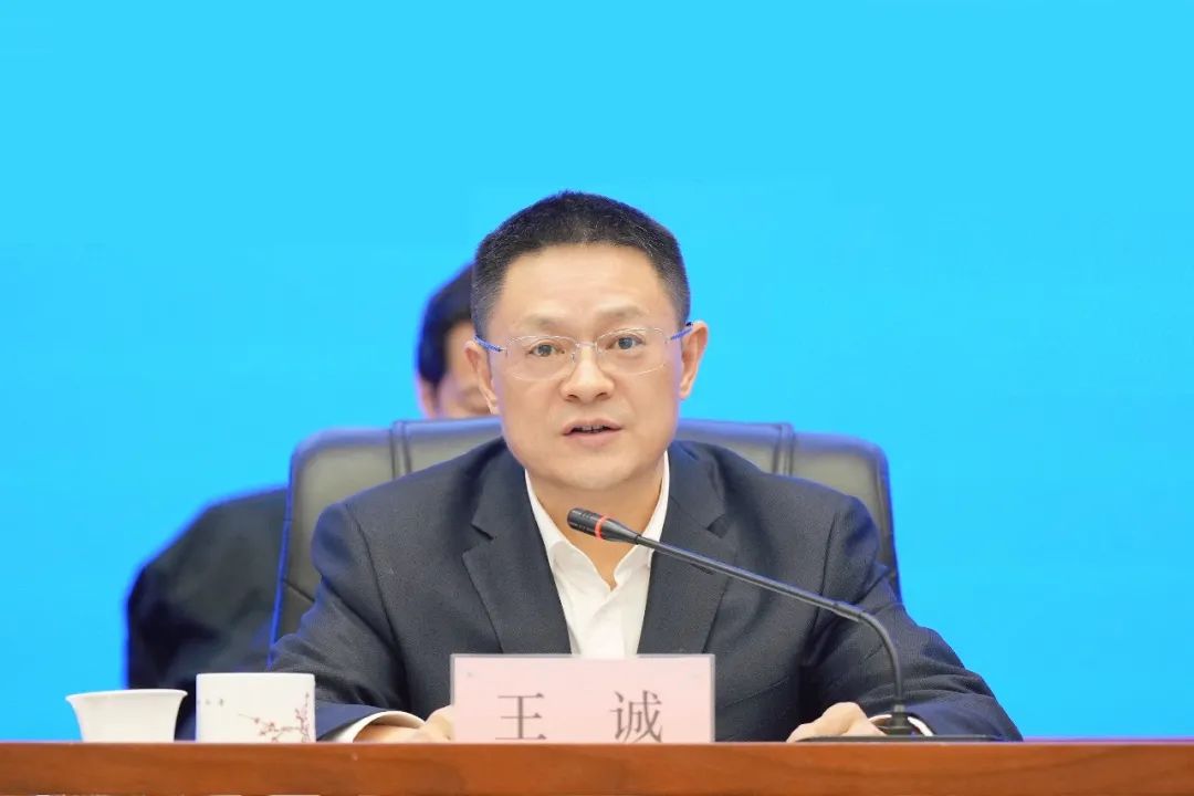 這一新成立能源集團，董事長、總經(jīng)理亮相